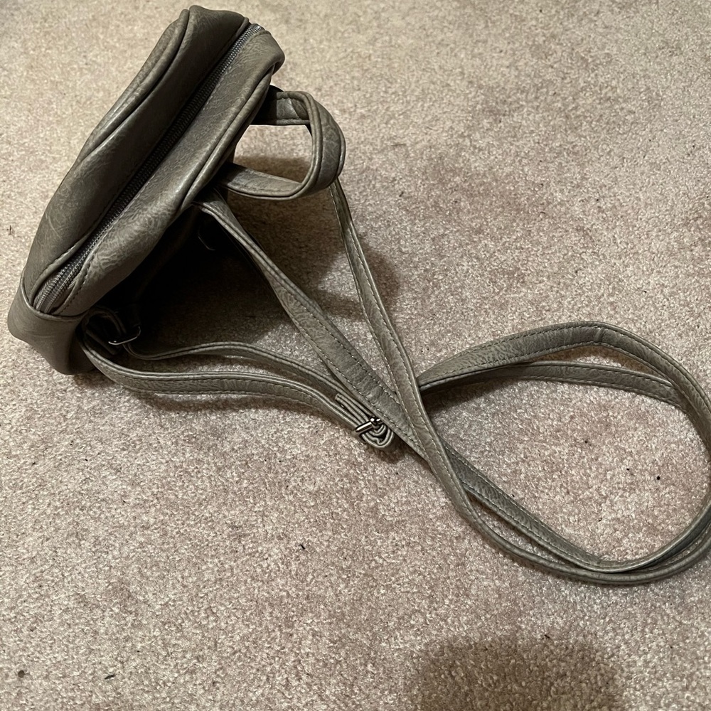 Mini backpack 🎒 - Picture 2 of 6